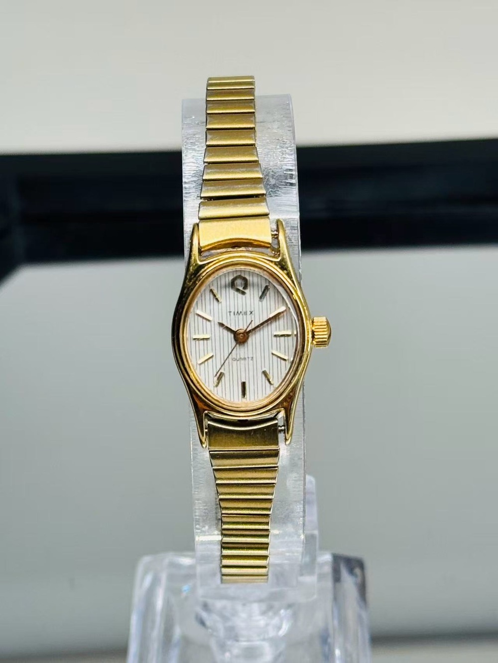Vintage Timex Ladies Quartz Watch Gold Tone Oval Dial 16mm New Battery Runs